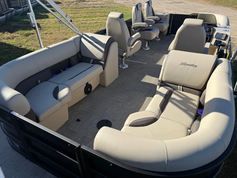 Slide: The Image of Bentley Pontoons Legacy 220 Navigator DL Quad Lounge 2026 - 21