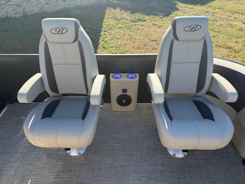 Slide: The Image of Bentley Pontoons Legacy 220 Navigator DL Quad Lounge 2026 - 25