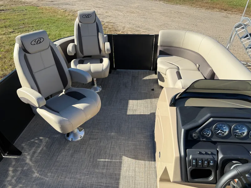 Slide: The Image of Bentley Pontoons Legacy 220 Navigator DL Quad Lounge 2026 - 27