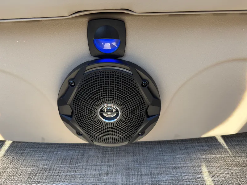 Slide: The Image of Bentley Pontoons Legacy 220 Navigator DL Quad Lounge 2026 - 35