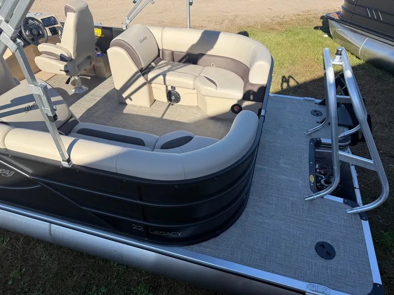 Slide: The Image of Bentley Pontoons Legacy 220 Navigator DL Quad Lounge 2026 - 4