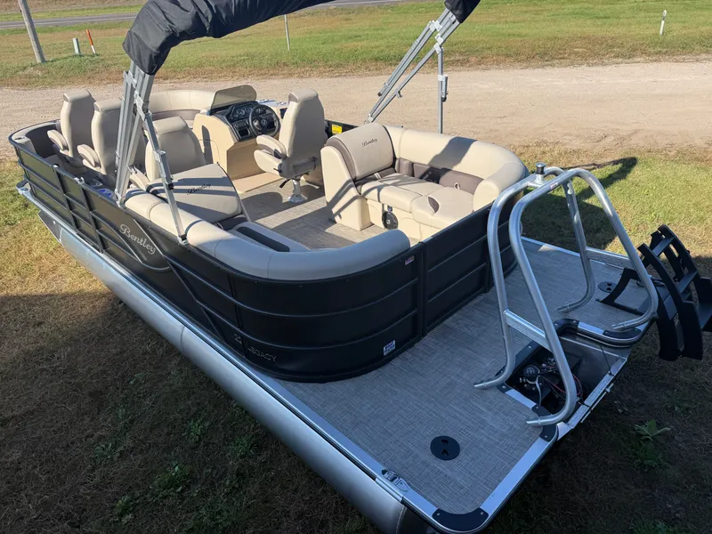 Slide: The Image of Bentley Pontoons Legacy 220 Navigator DL Quad Lounge 2026 - 5