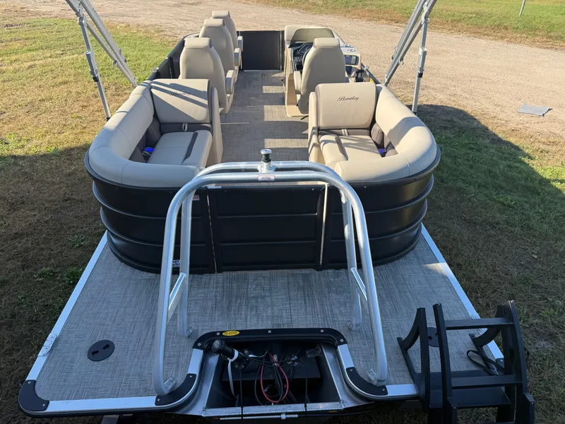 Slide: The Image of Bentley Pontoons Legacy 220 Navigator DL Quad Lounge 2026 - 6