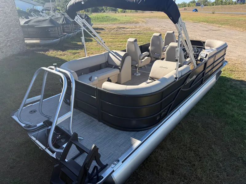 Slide: The Image of Bentley Pontoons Legacy 220 Navigator DL Quad Lounge 2026 - 7