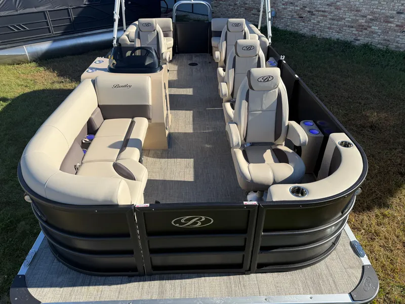 Slide: The Image of Bentley Pontoons Legacy 220 Navigator DL Quad Lounge 2026 - 8