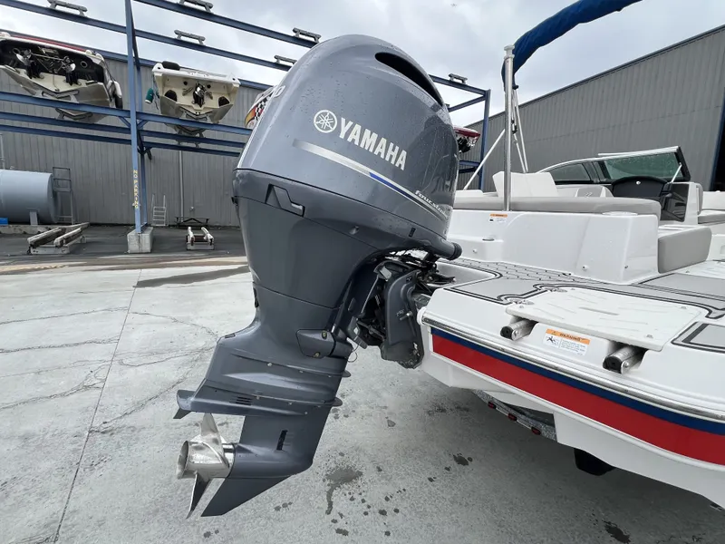 Slide: The Image of Four Winns HD 200 OB 2019 - 14