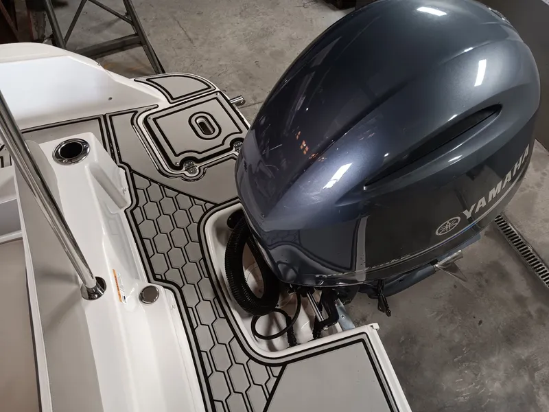 Slide: The Image of Four Winns HD 200 OB 2019 - 15