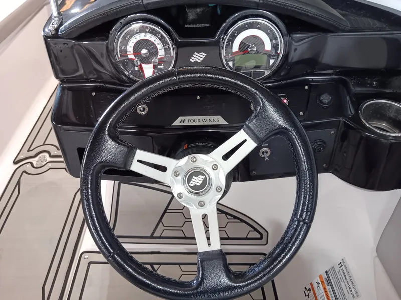 Slide: The Image of Four Winns HD 200 OB 2019 - 5