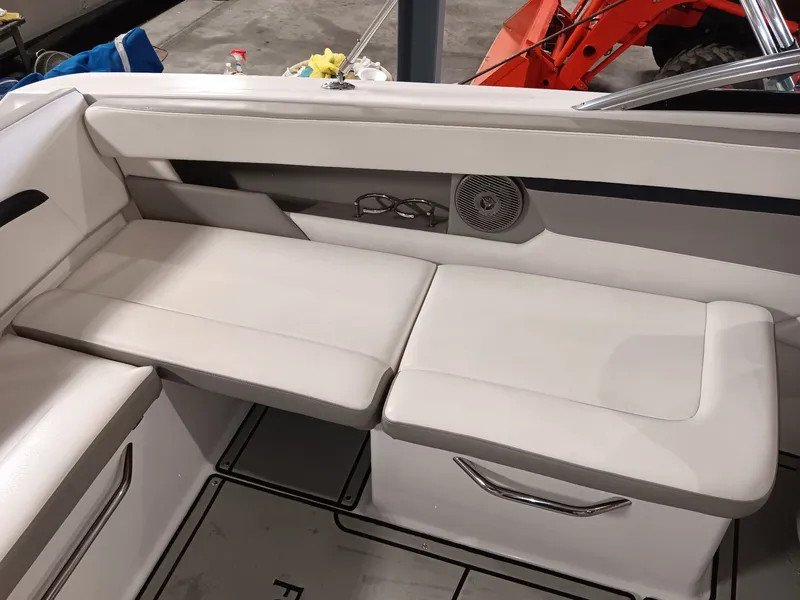 Slide: The Image of Four Winns HD 200 OB 2019 - 6