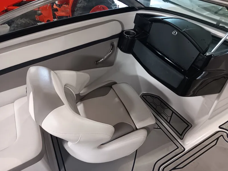 Slide: The Image of Four Winns HD 200 OB 2019 - 7