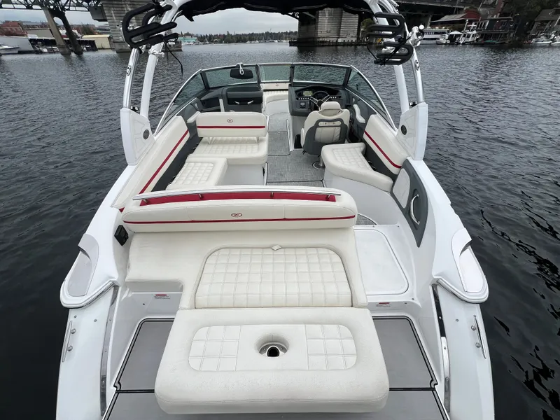 Slide: The Image of Cobalt R5 Surf 2019 - 11