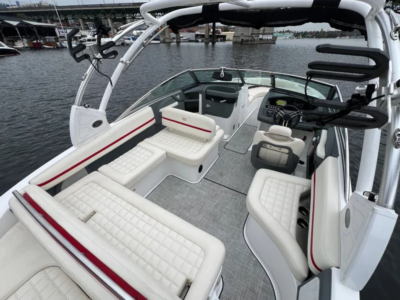 Slide: The Image of Cobalt R5 Surf 2019 - 12