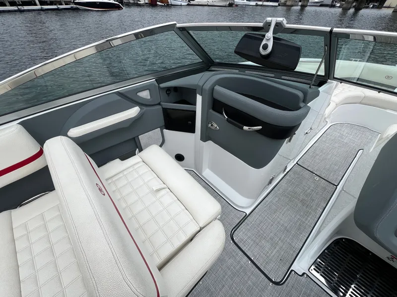 Slide: The Image of Cobalt R5 Surf 2019 - 17