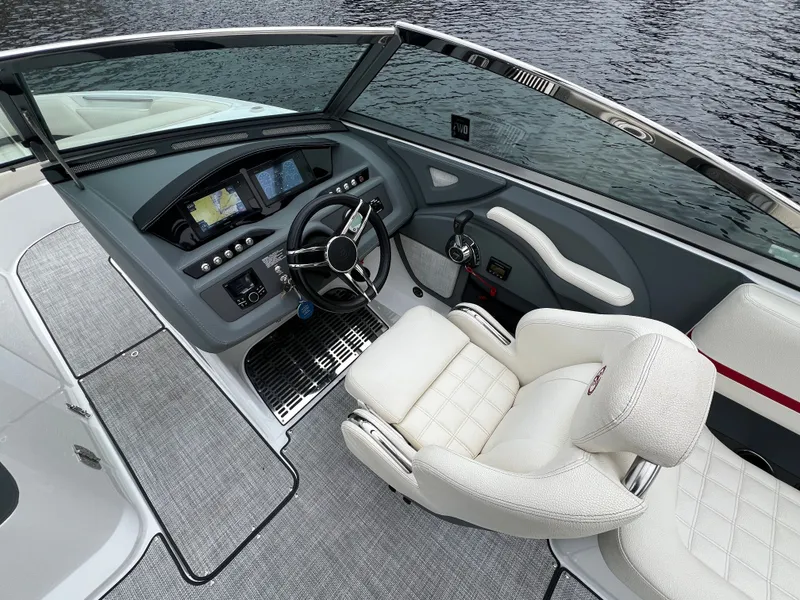 Slide: The Image of Cobalt R5 Surf 2019 - 19