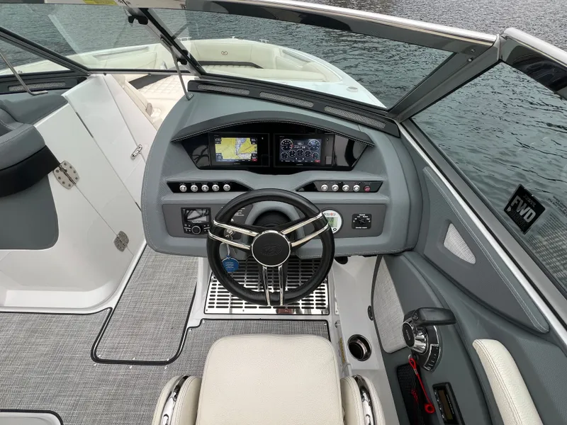 Slide: The Image of Cobalt R5 Surf 2019 - 20