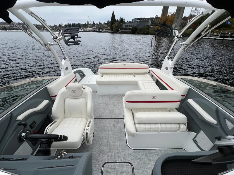 Slide: The Image of Cobalt R5 Surf 2019 - 21