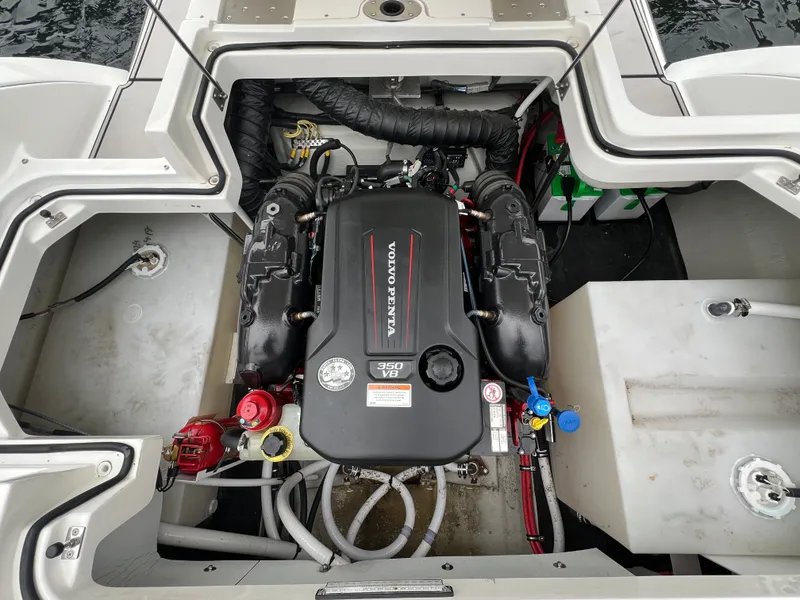 Slide: The Image of Cobalt R5 Surf 2019 - 23