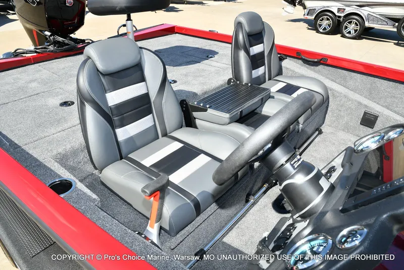 Slide: The Image of Ranger RT198P Cup Garmin Livescope Equipped 2026 - 36