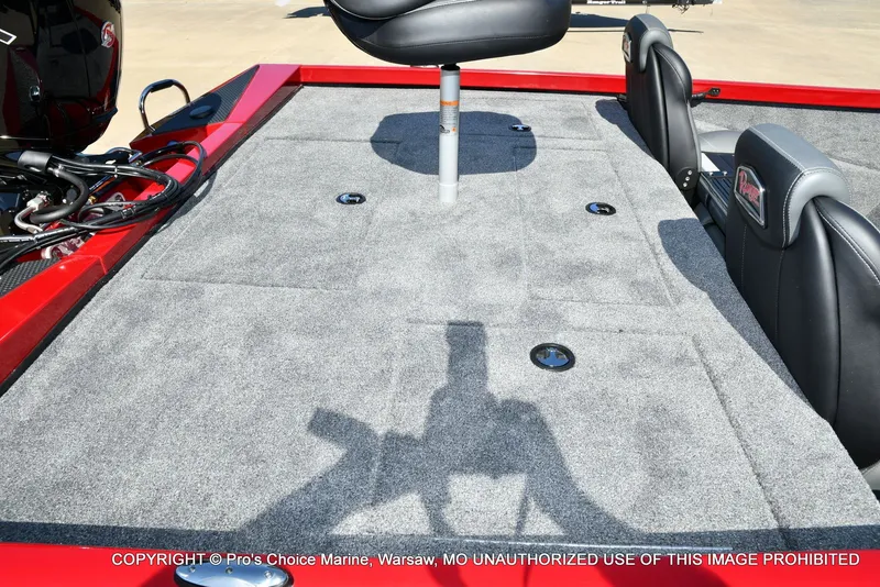 Slide: The Image of Ranger RT198P Cup Garmin Livescope Equipped 2026 - 37