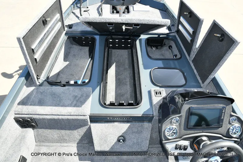 Slide: The Image of Ranger RT188P Garmin Livescope Cup Equipped 2026 - 12