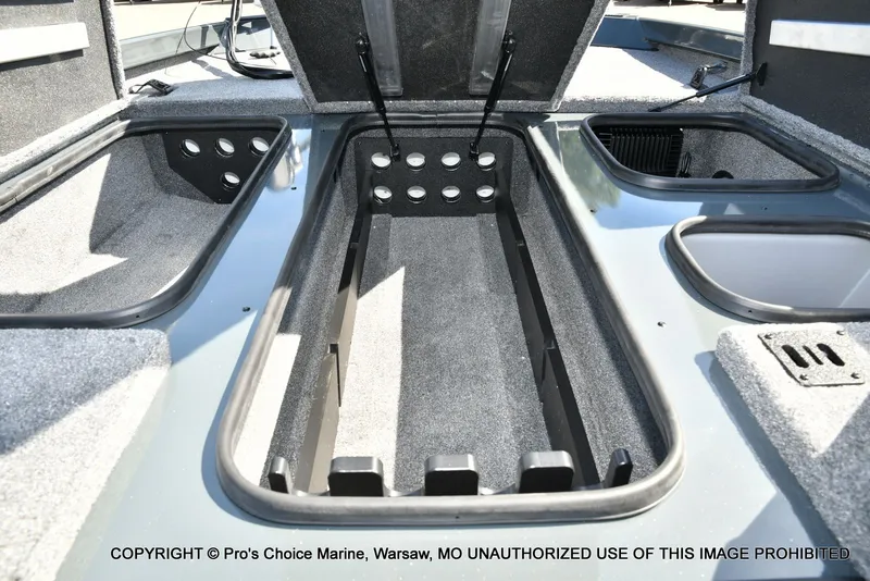 Slide: The Image of Ranger RT188P Garmin Livescope Cup Equipped 2026 - 56