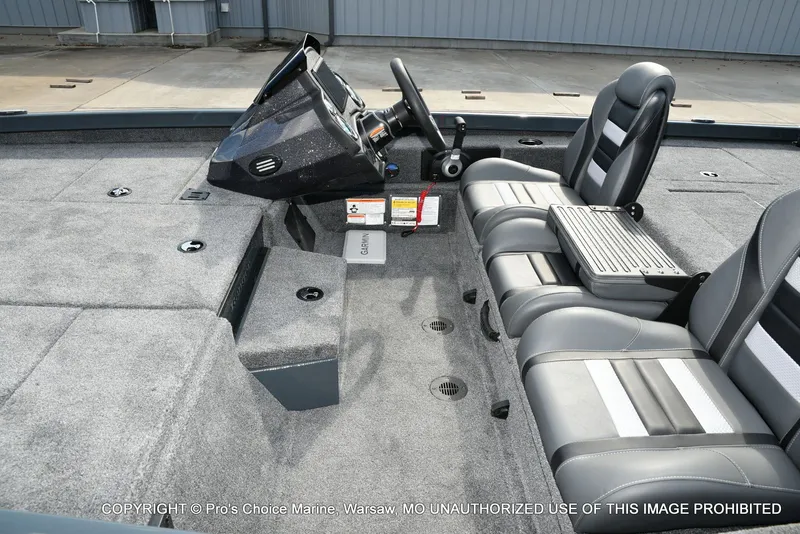 Slide: The Image of Ranger RT188P Garmin Livescope Cup Equipped 2026 - 17