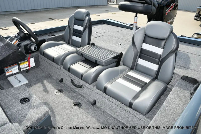 Slide: The Image of Ranger RT188P Garmin Livescope Cup Equipped 2026 - 18