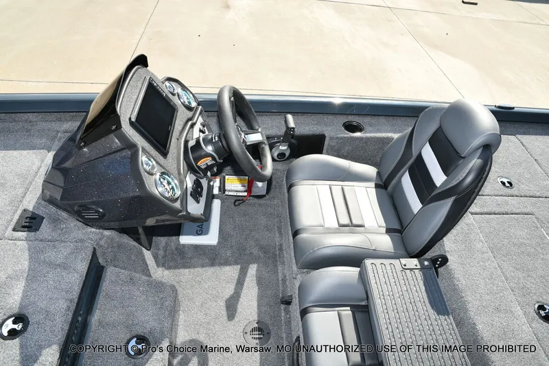 Slide: The Image of Ranger RT188P Garmin Livescope Cup Equipped 2026 - 44