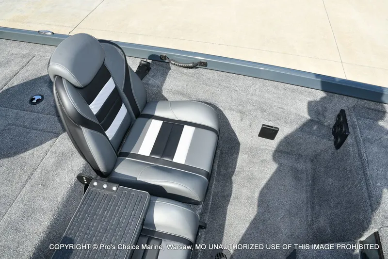 Slide: The Image of Ranger RT188P Garmin Livescope Cup Equipped 2026 - 46