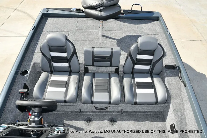 Slide: The Image of Ranger RT188P Garmin Livescope Cup Equipped 2026 - 52