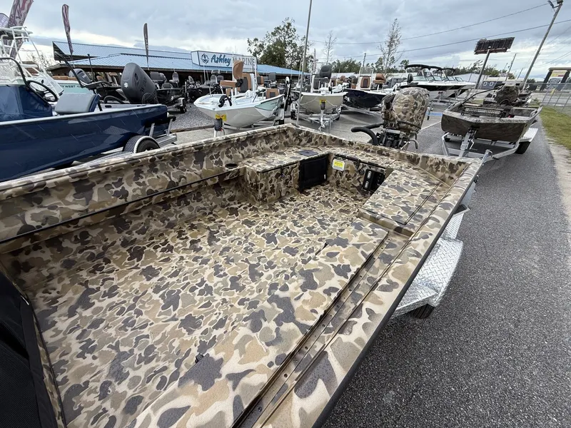 Slide: The Image of Excel Viper F4 1751-YAMHA 60 2026 - 8