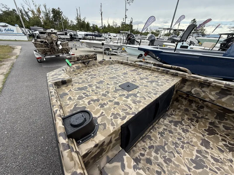 Slide: The Image of Excel Viper F4 1751-YAMHA 60 2026 - 9