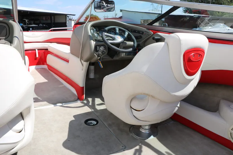 Slide: The Image of Crownline Boats 202 BR 2004 - 25