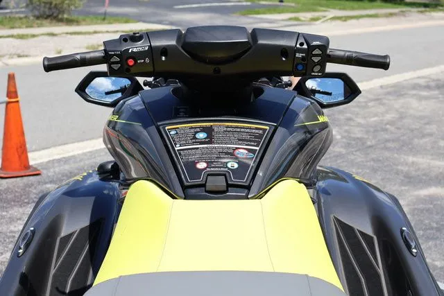 Slide: The Image of Yamaha FX SVHO-CARBON/LIME YELLOW 2021 - 13