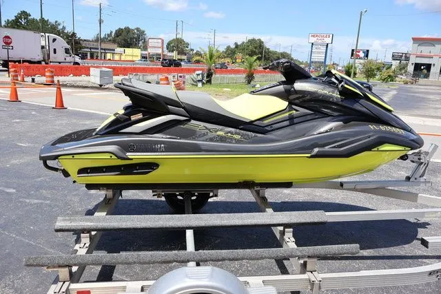 Slide: The Image of Yamaha FX SVHO-CARBON/LIME YELLOW 2021 - 7