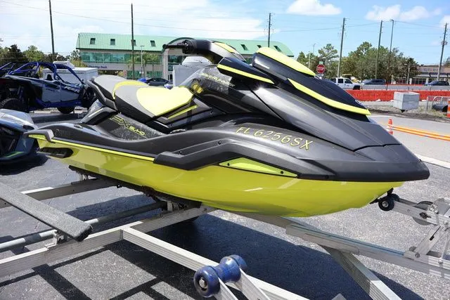 Slide: The Image of Yamaha FX SVHO-CARBON/LIME YELLOW 2021 - 8