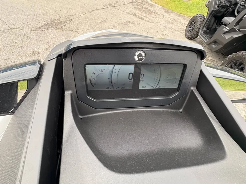 Slide: The Image of Sea-Doo GTX Limited 300 2024 - 14