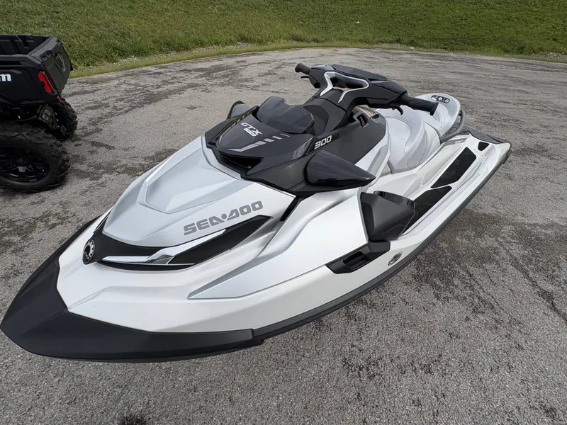 Slide: The Image of Sea-Doo GTX Limited 300 2024 - 22