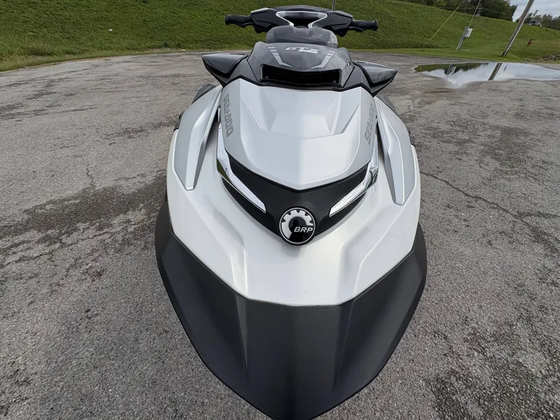 Slide: The Image of Sea-Doo GTX Limited 300 2024 - 26