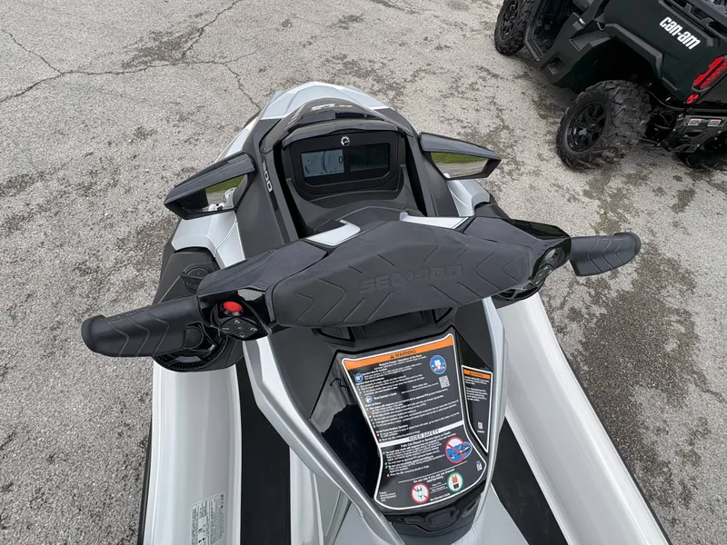Slide: The Image of Sea-Doo GTX Limited 300 2024 - 27