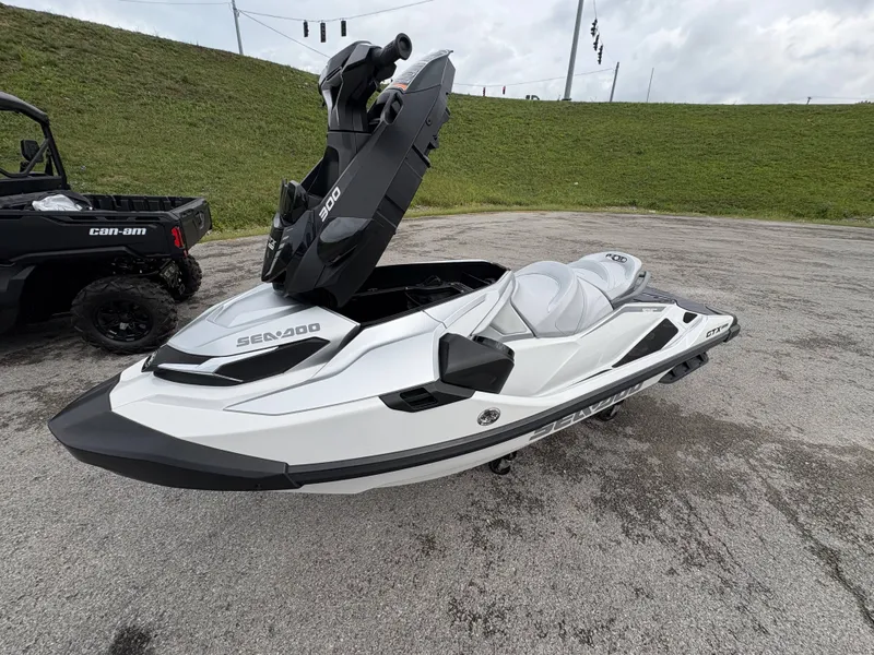 Slide: The Image of Sea-Doo GTX Limited 300 2024 - 29