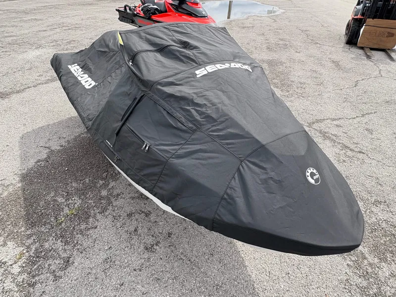 Slide: The Image of Sea-Doo GTX Limited 300 2024 - 35