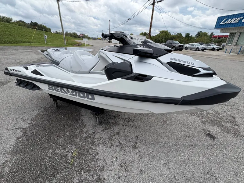 Slide: The Image of Sea-Doo GTX Limited 300 2024 - 6