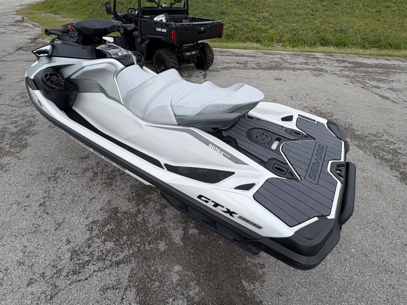 Slide: The Image of Sea-Doo GTX Limited 300 2024 - 7