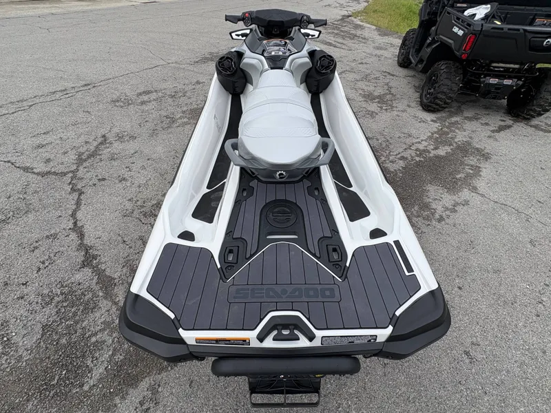 Slide: The Image of Sea-Doo GTX Limited 300 2024 - 8