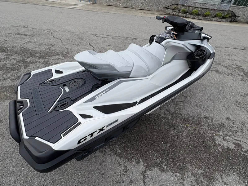 Slide: The Image of Sea-Doo GTX Limited 300 2024 - 9