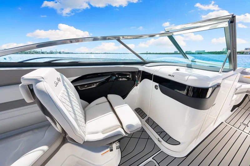 Slide: The Image of Sea Ray SLX 280 Outboard 2026 - 31