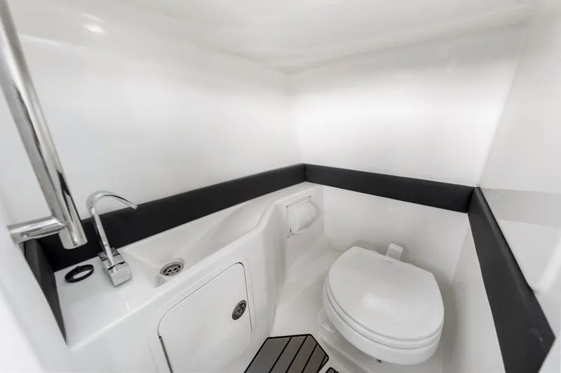 Slide: The Image of Sea Ray SLX 280 Outboard 2026 - 36