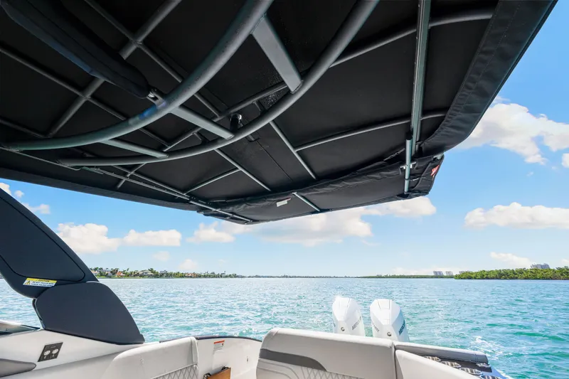 Slide: The Image of Sea Ray SLX 280 Outboard 2026 - 38