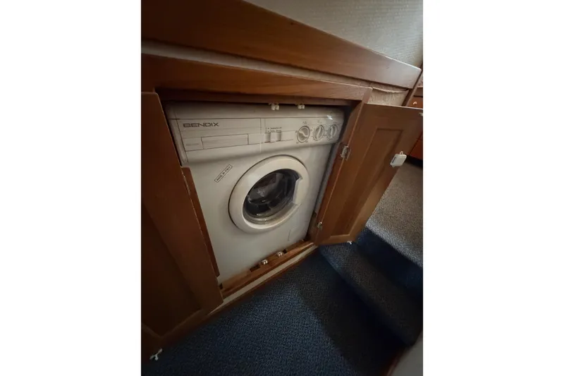 Slide: The Image of Built-in washing machine on 1998 Bayliner 4788 Pilot House Motoryacht. - 68